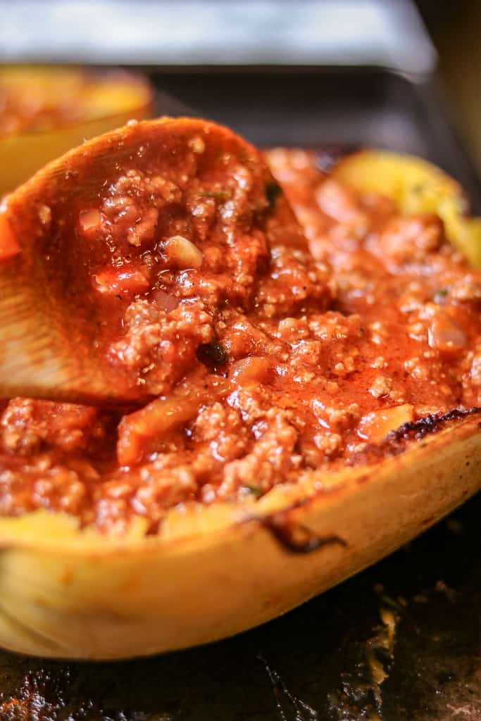 How to Cook Spaghetti Squash Boats - Savory Thoughts - Here’s the right way to cook spaghetti squash boats! This method will leave you with a juicy, tender, spaghetti-like experience every single time. Full of fiber and other nutritious value. 