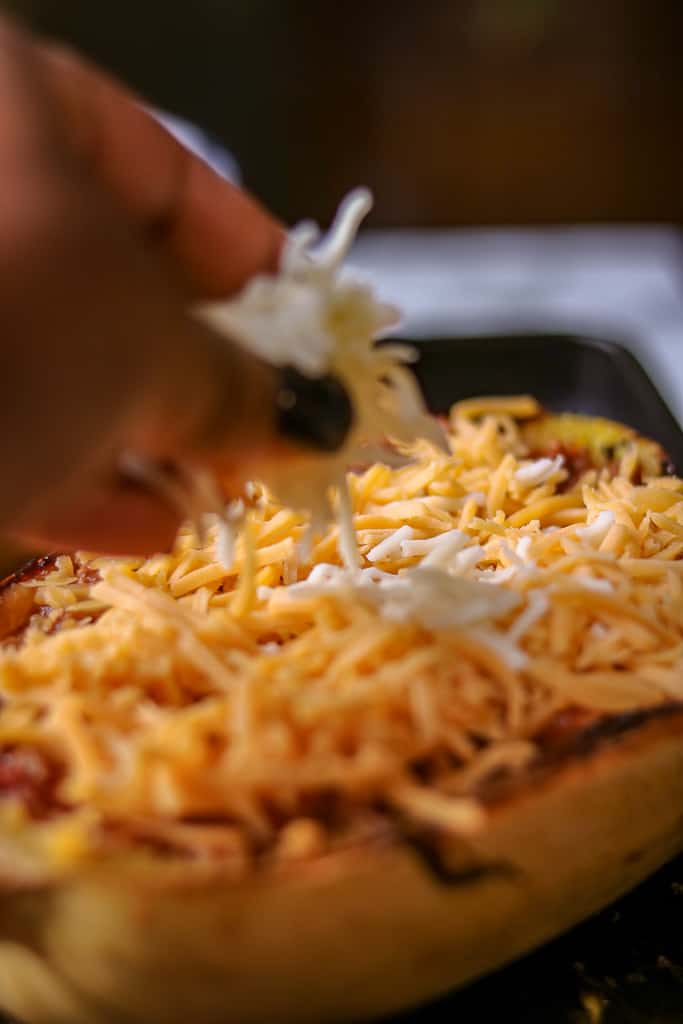 How to Cook Spaghetti Squash Boats - Savory Thoughts - Here’s the right way to cook spaghetti squash boats! This method will leave you with a juicy, tender, spaghetti-like experience every single time. Full of fiber and other nutritious value. 