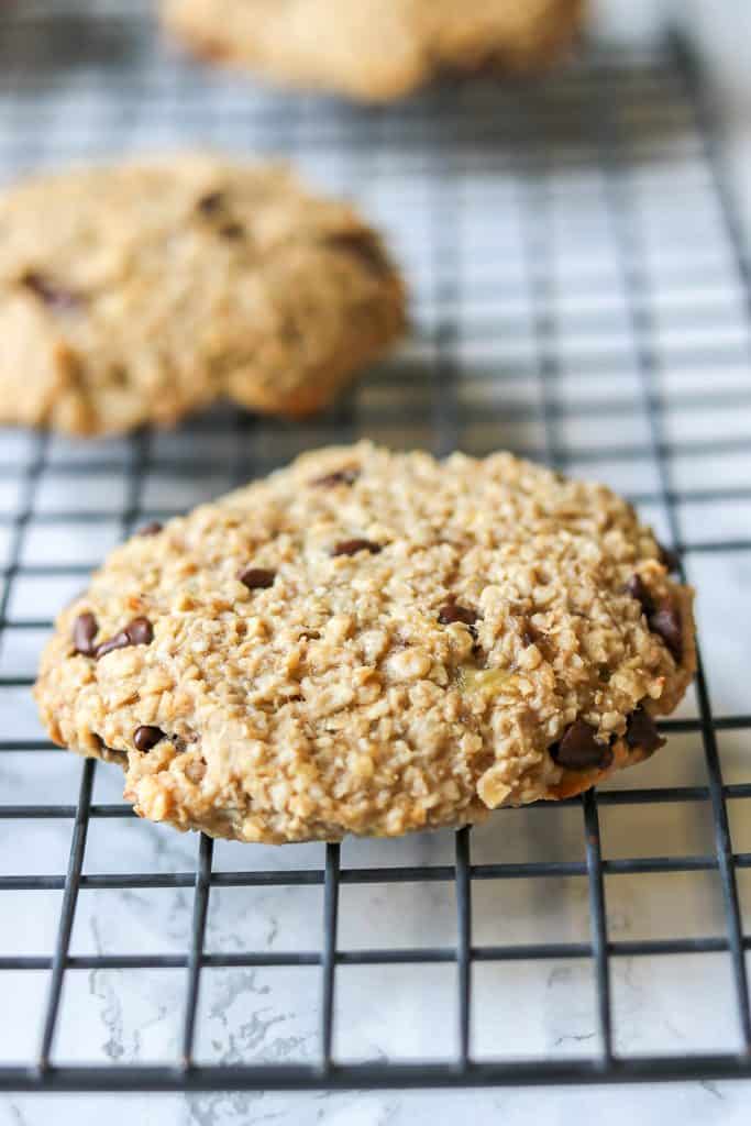 Banana Chocolate Chip Oatmeal Cookies with just 4 ingredients, no additional sugar added. Rady in 15 minutes. These banana chocolate chip cookies are also gluten-free