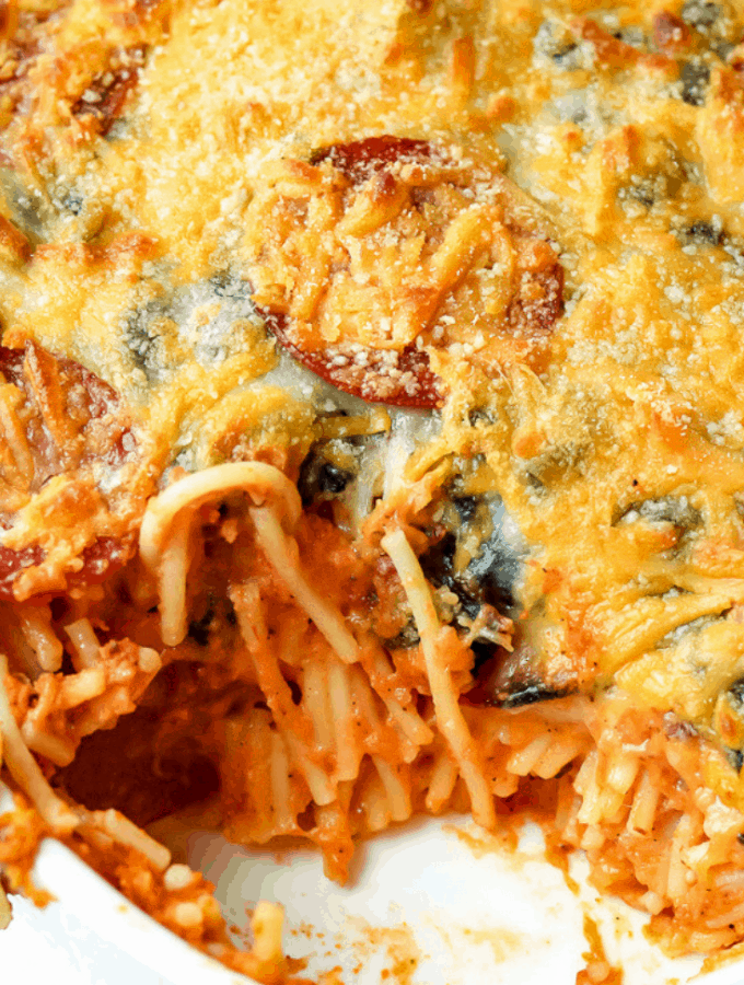 This spaghetti pizza casserole recipe is a perfect combination of kids’ favorite meals. There’s absolutely nothing better than combining Pizza and Spaghetti into one dish to create an easy no fuss meal! The BEST Spaghetti Pizza Casserole EVA!