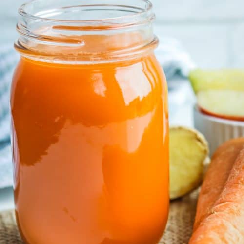 Apple Carrot ginger juice - exceptionally healthy fruit and vegetable juice to keep you energized, hydrated, and vibrant. Only 3 main ingredients to make this easy Vitamix juice.