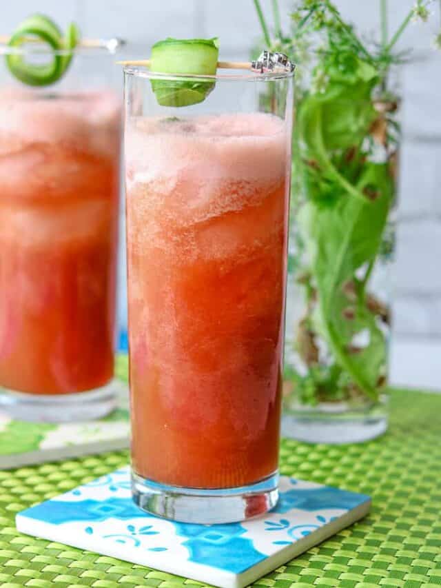 Cool down this summer with this Watermelon Cucumber Juice. It is light and refreshing. Great for body detox and contain only four ingredients. This drink is blended with fresh watermelon and cucumbers. This drink is all natural, and REFINED SUGAR-FREE. Cheers! #watermelon #cucumber #summer @watermeloncucumberjuice #limejuice #watermelonrecipe