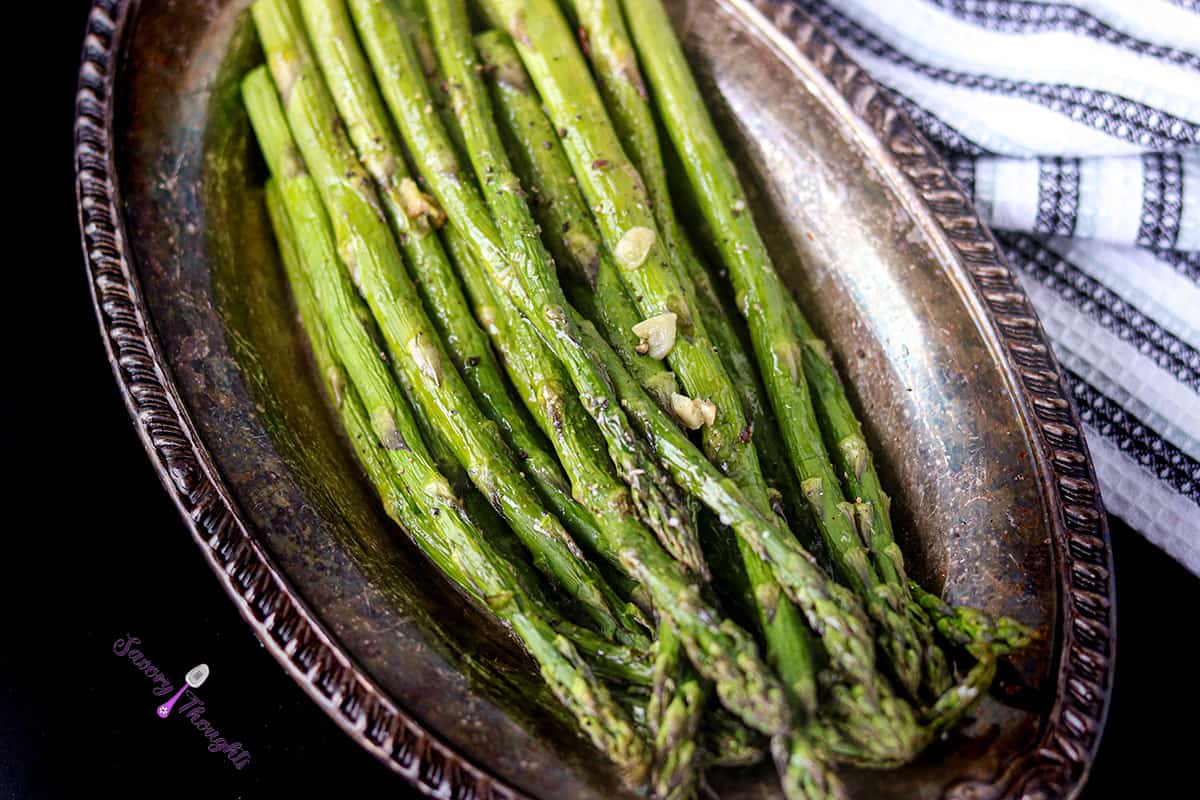 Cooked Asparagus on plate