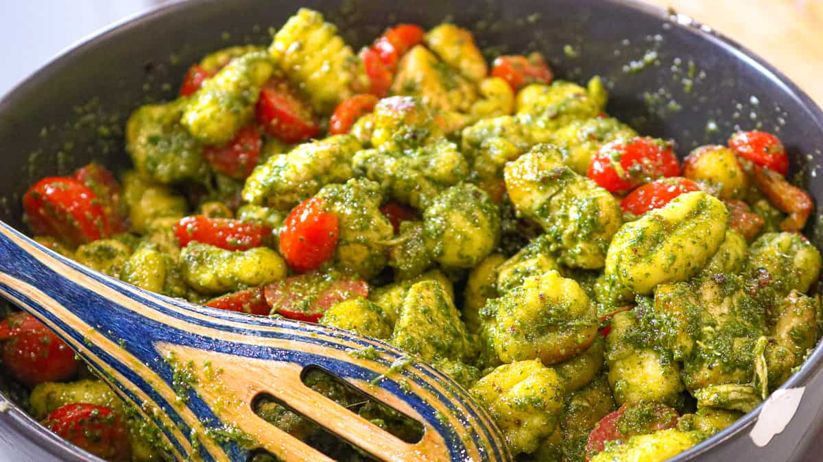 Easy Pesto Gnocchi Recipe With Chicken - Savory Thoughts