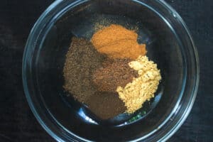 Pumpkin spice blend mix in clear bowl.