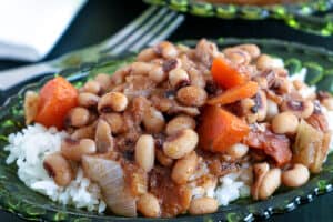 Hoppin John in green plate with fork on the side