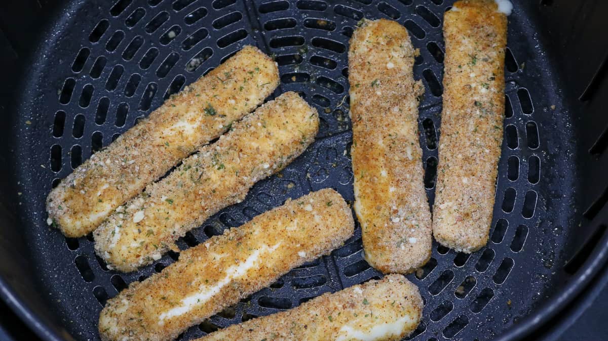 cooked cheese in basket