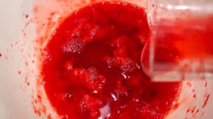 adding gelatin to strawberries