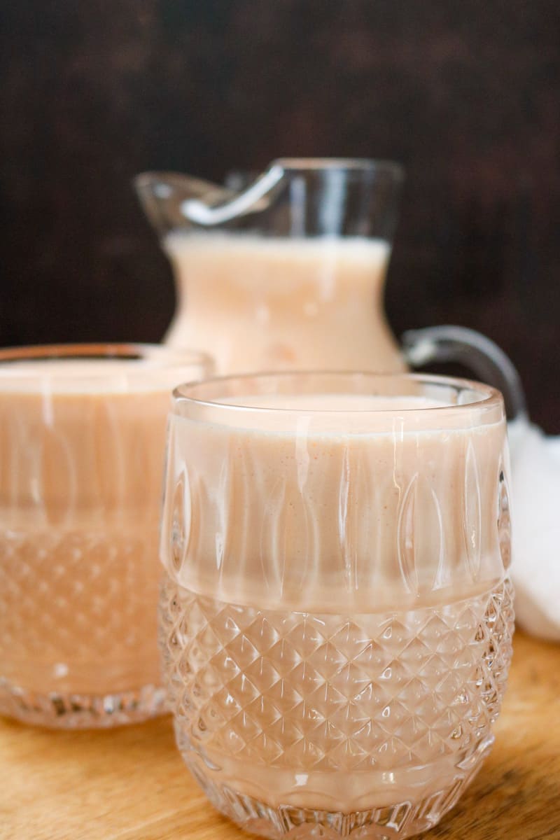 close up picture of smoothie in drinking glass