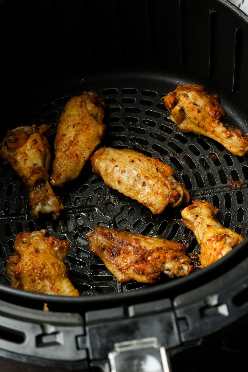 wings in air fryer basket