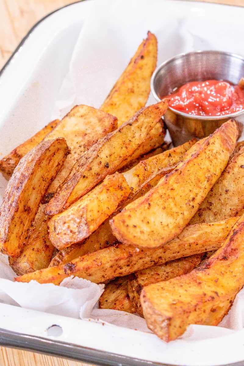 air fryer potato wedges in plate with ketchup