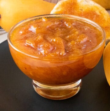 mango preserve in jar