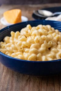 stovetop Mac and cheese in blue bowl