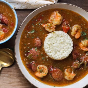 keto gumbo with keto rice in large bowl