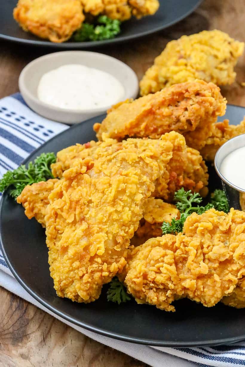 Party Wings on black plate with parsley