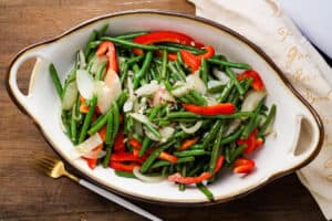 green beans with garlic and onions in white bowl