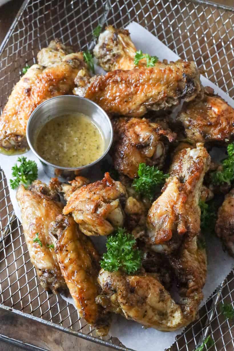 wings with dipping sauce