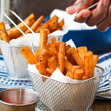hand hold yam fries basket