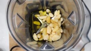 GARLIC GINGER IN BLENDER WITH OIL