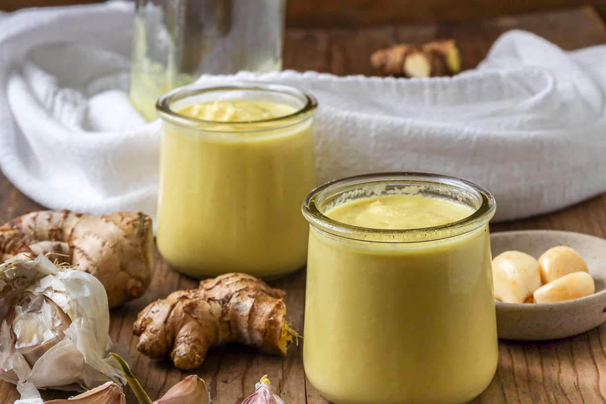 PASTE IN JARS WITH GARLIC