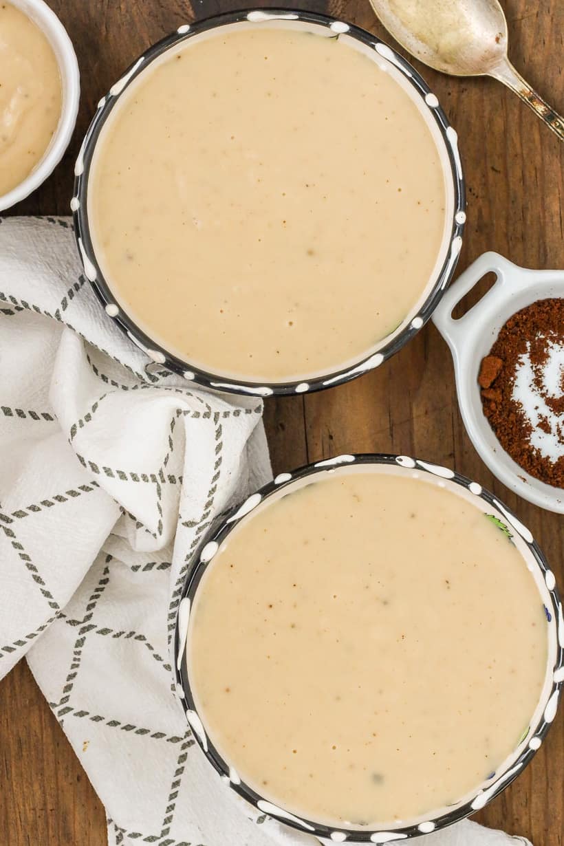 roux in two bowls