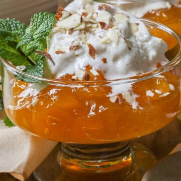 Kabak Tatlısı in glass with ice cream and mint