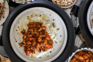 Black eyed pleas over white rice