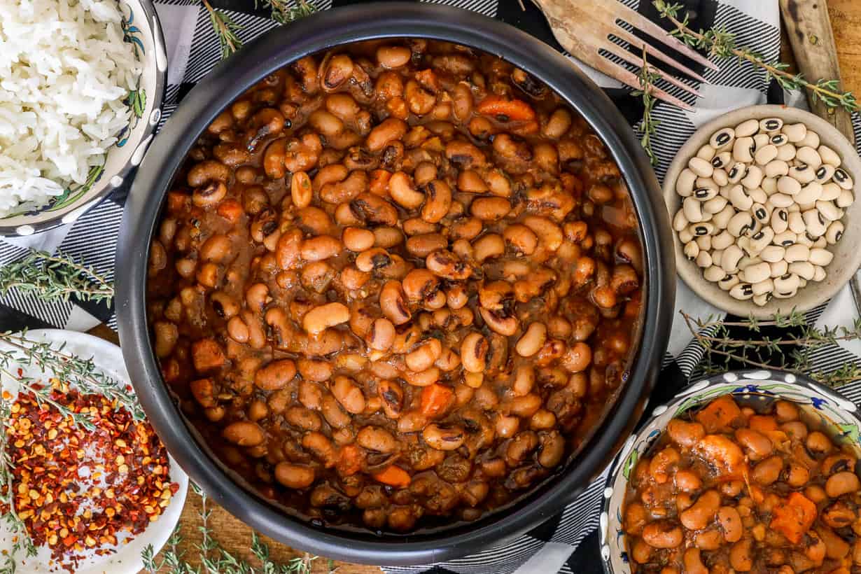 Instant Pot Black Eye Peas in black bowl