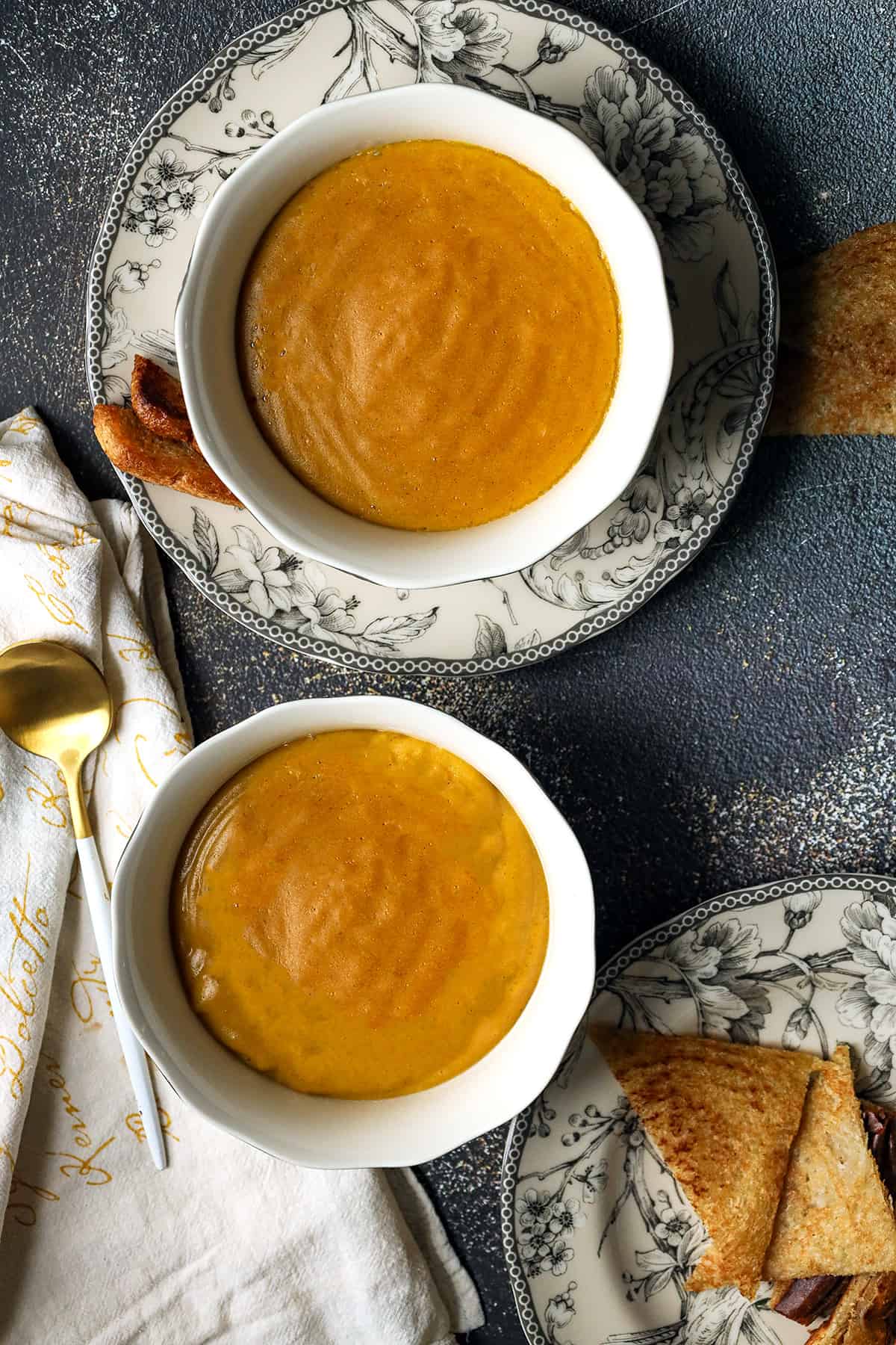 Plantain porridge in two bowls