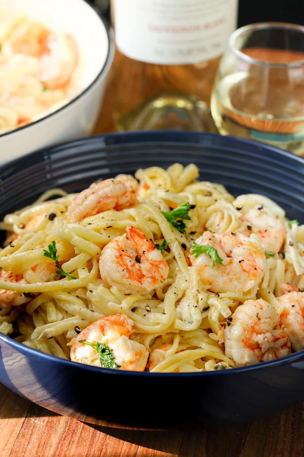 shrimp scampi with linguine in blue bowl.