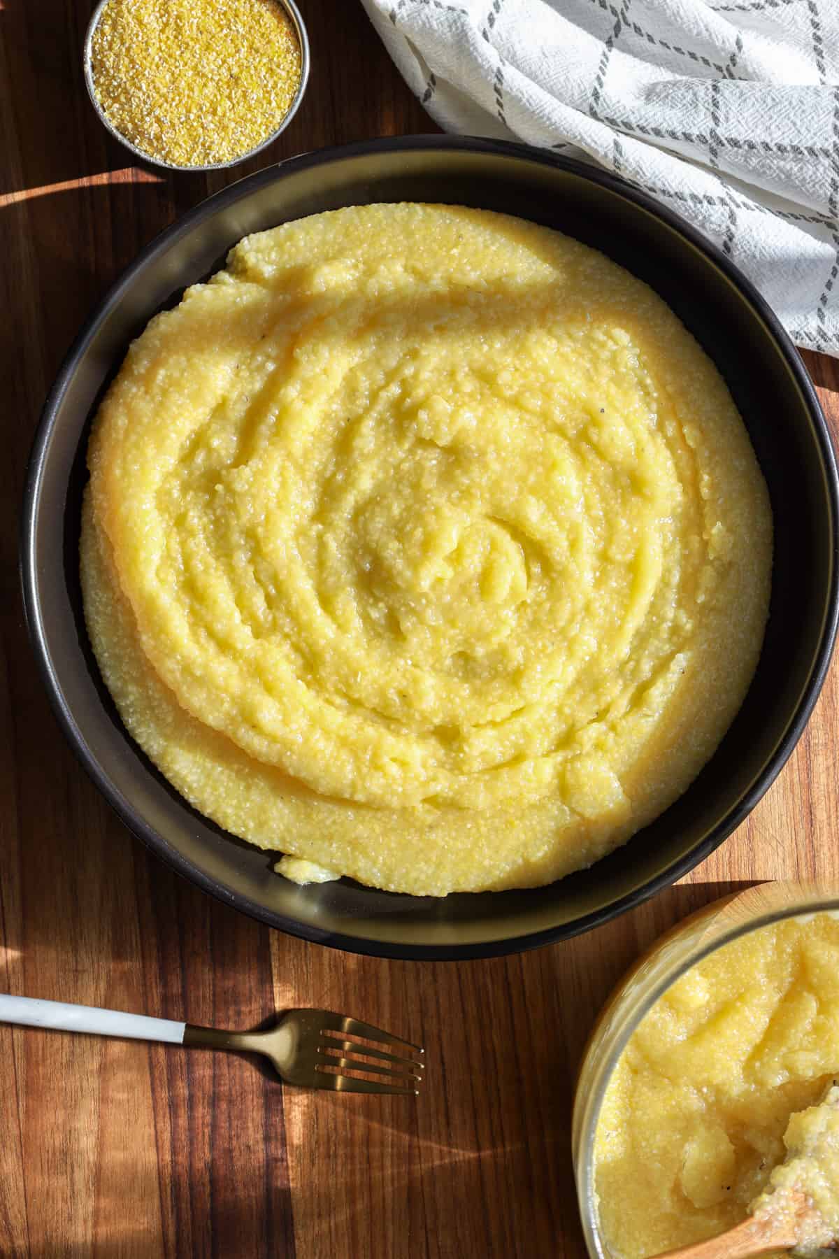 Cooked mais moulin in black bowl