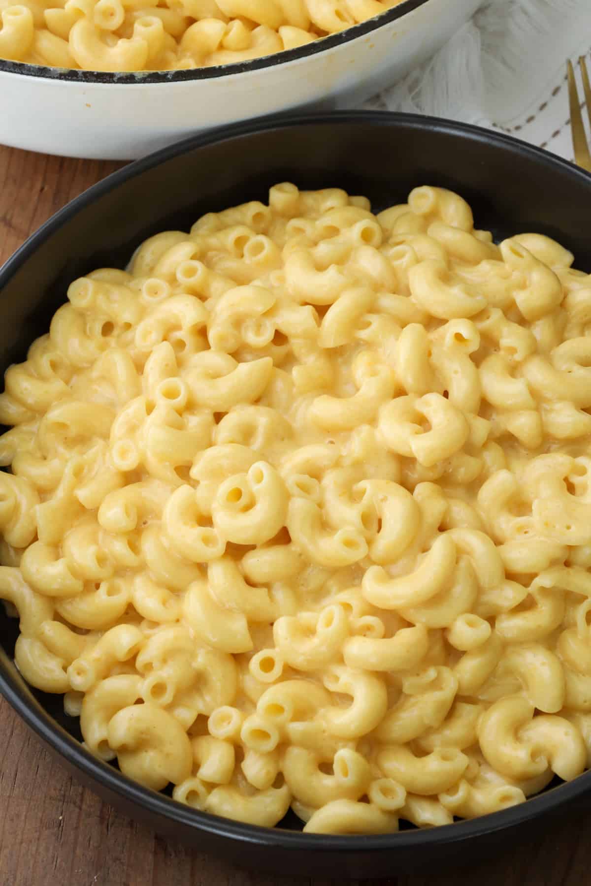 onep-pot stovetop Mac and cheese in black bowl