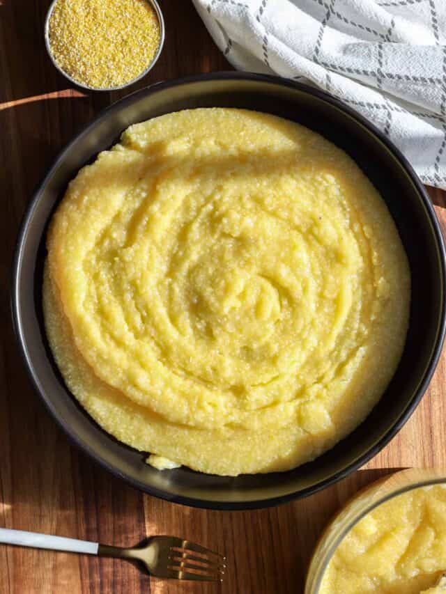 Cooked mais moulin in black bowl