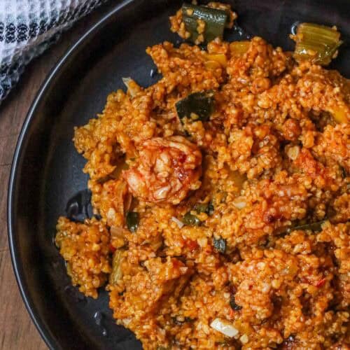 Mayi moulin with shrimp in black bowl and sauce on the side