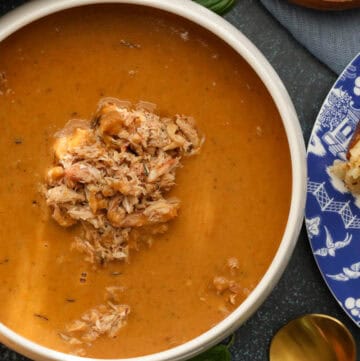 Creamy Crab bisque with crab leg