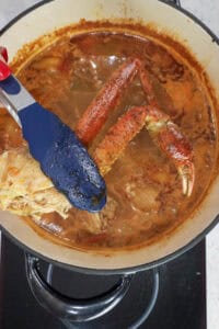 removing crab legs clusters from broth