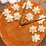 decorated pumpkin tart recipe with dusted Bèlans on top